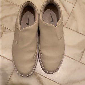 Nike shoes white/cream color